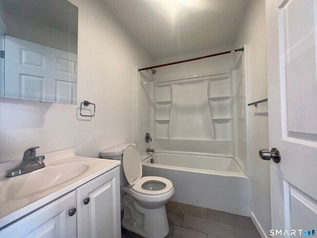 Building Photo - 22 Brewster St