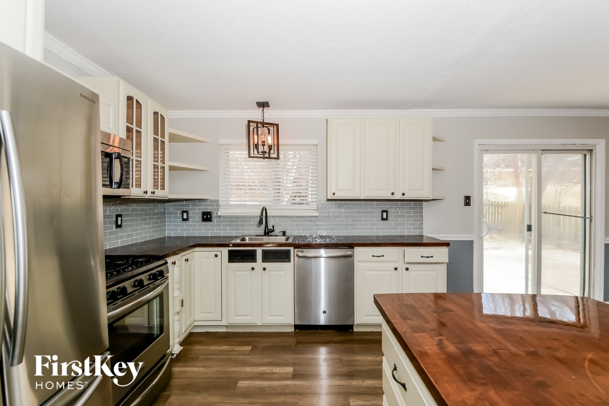 Building Photo - 578 Green Forest Dr