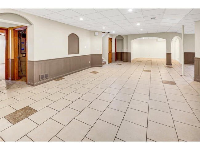 Building Photo - 1209 Lewis Ave SW