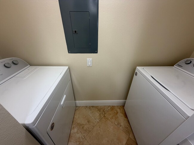 Building Photo - ANNUAL RENTAL - OASIS - 1 BED/1 BATH