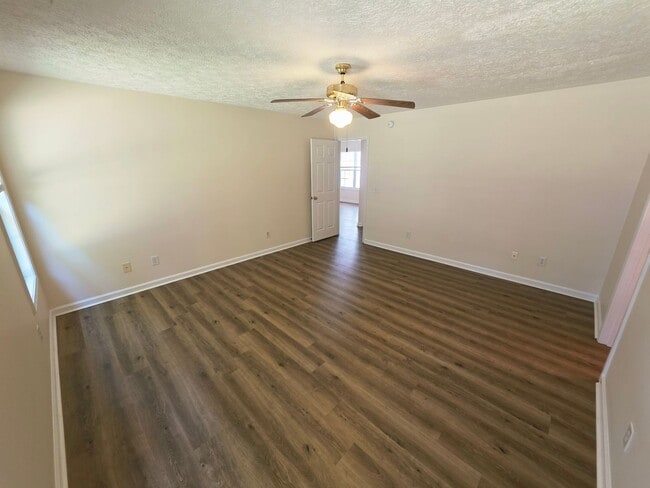 Building Photo - 113 Butternut Cir