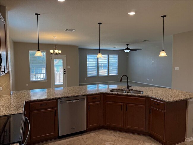 Building Photo - 334 Reunion Ln