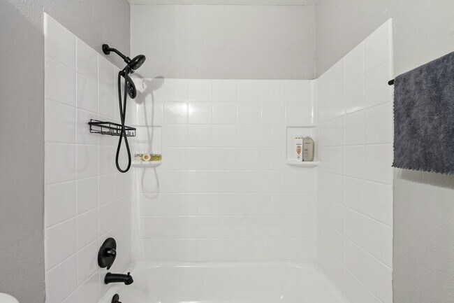 Building Photo - 4102 W Virginia Ave