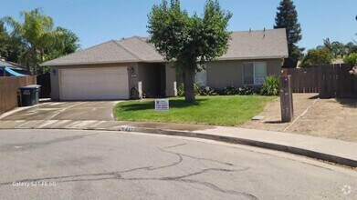 Building Photo - Immaculate 3 Bedroom 2 Bath House locate w...