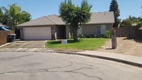 Building Photo - Immaculate 3 Bedroom 2 Bath House locate w...