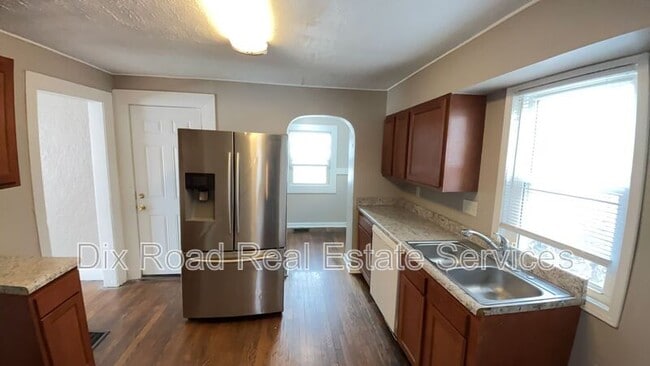 Building Photo - 1303 Kumler Ave