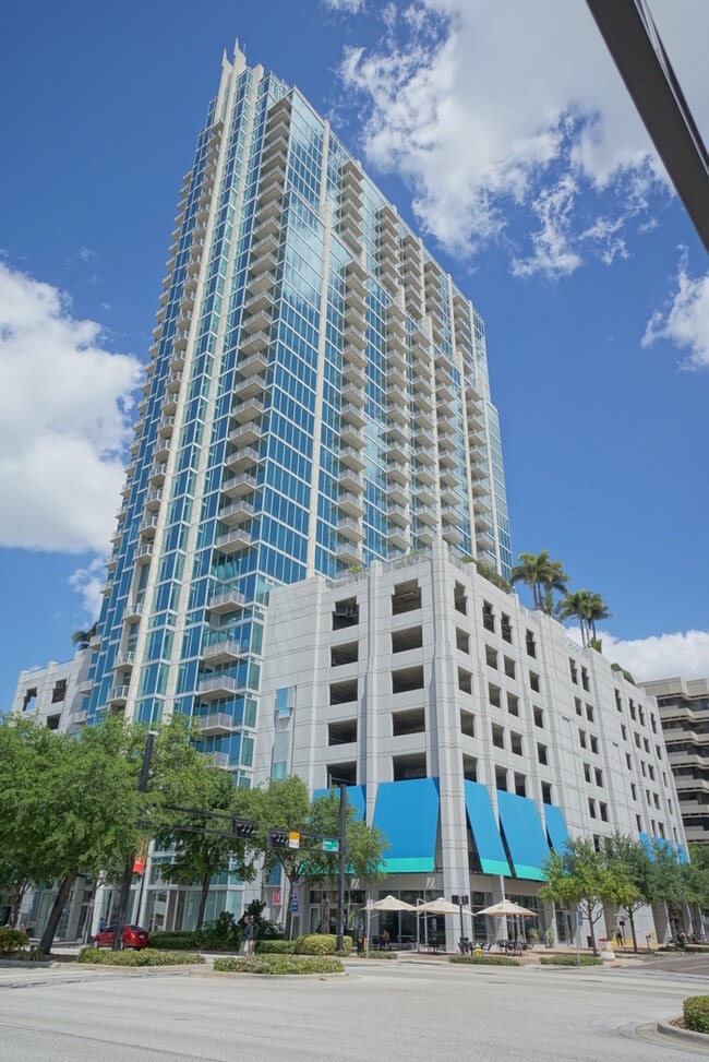 Building Photo - Downtown Tampa Luxury 1BR Condo at Skypoint
