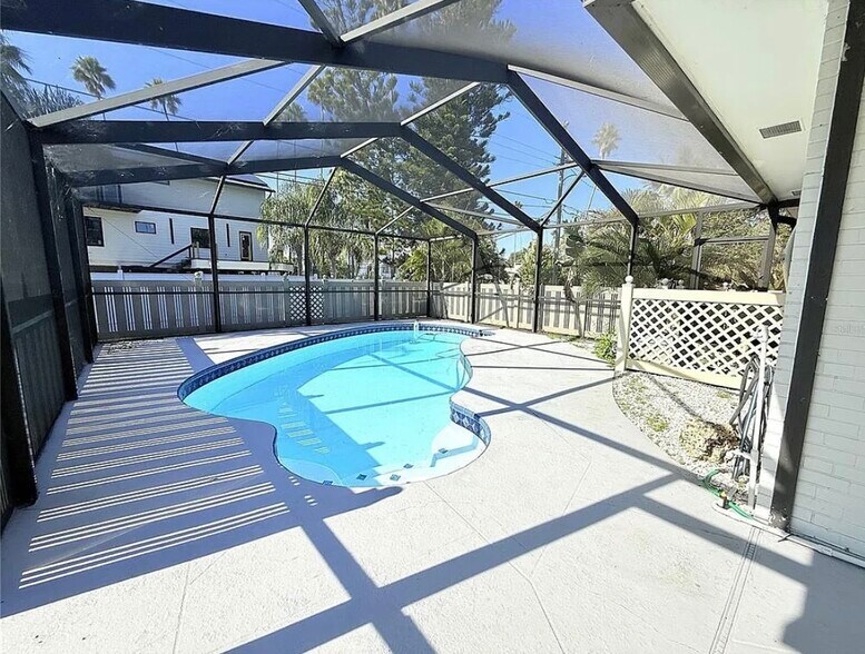Fully enclosed heated pool - 225 Cevera Dr