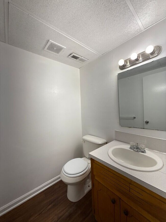 Building Photo - T.R. Lawing Realty Property