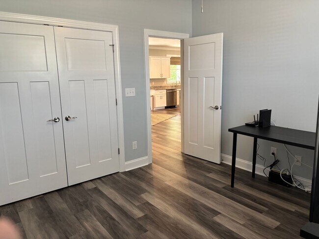 Building Photo - New home in Pine Knoll Shores
