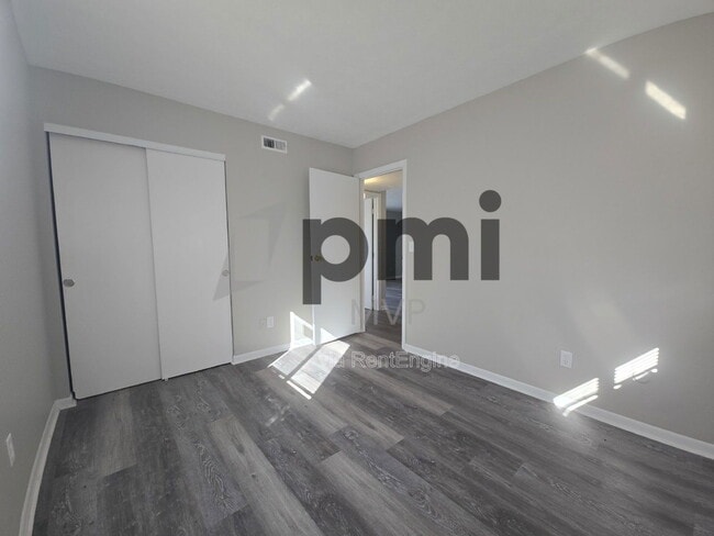 Building Photo - 834 Whitethorne Ave