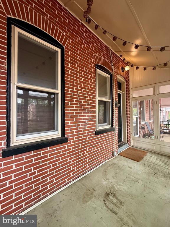Building Photo - 924 Lovering Ave