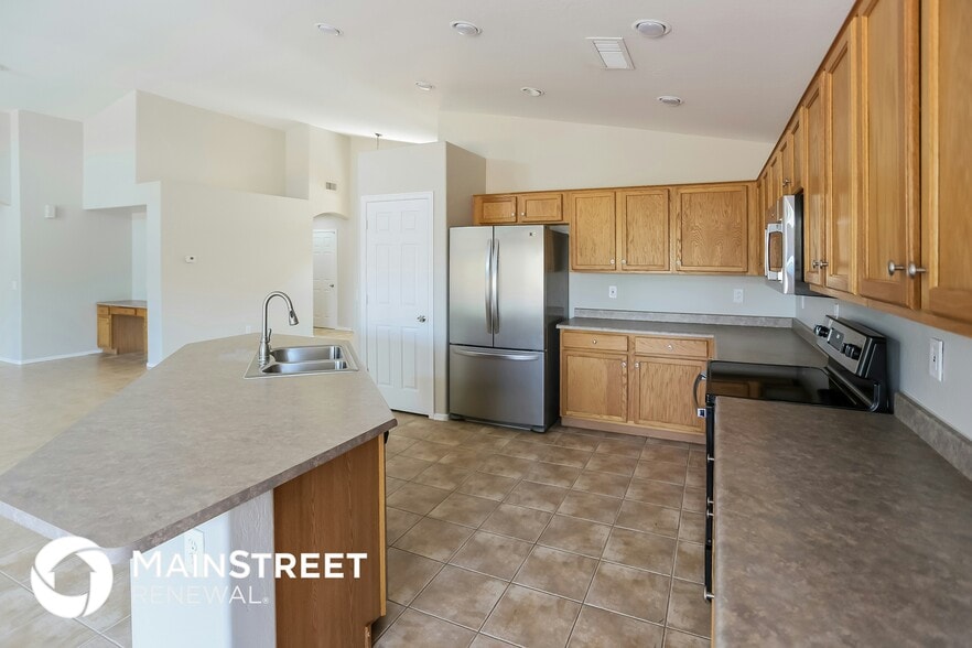 Building Photo - 8612 W Mohave St