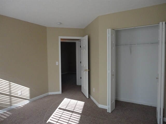 Building Photo - 15 Woodsong Ct