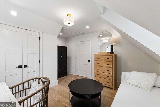 Building Photo - 11 Bourbon St