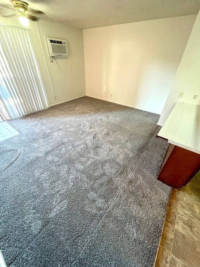 Building Photo - Studio Apartment on Las Vegas Strip - Close to all of the Excitement & More!!