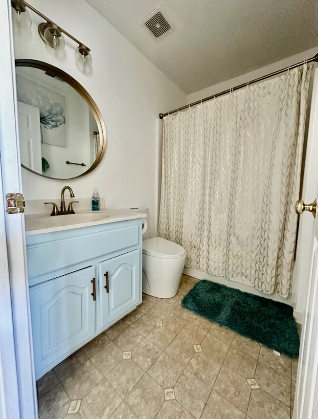 Full bathroom - 9292 Woody Ct