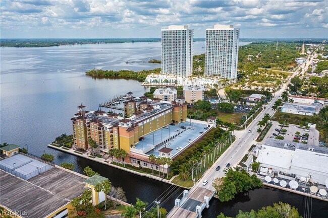 Building Photo - 2825 Palm Beach Blvd