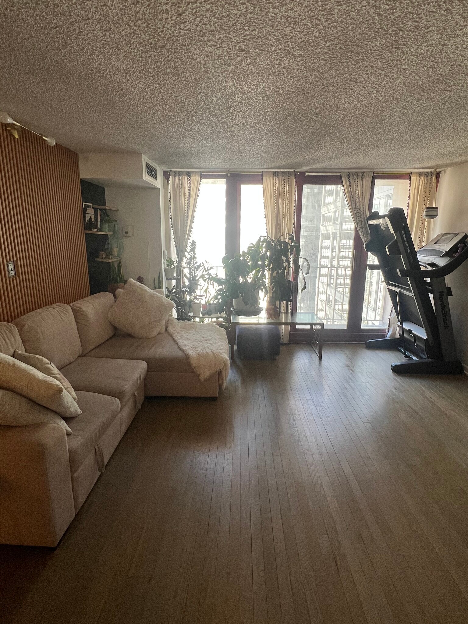 LivingSpace - 200 N Dearborn St