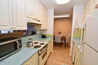 Building Photo - 2955 Lakeside Dr