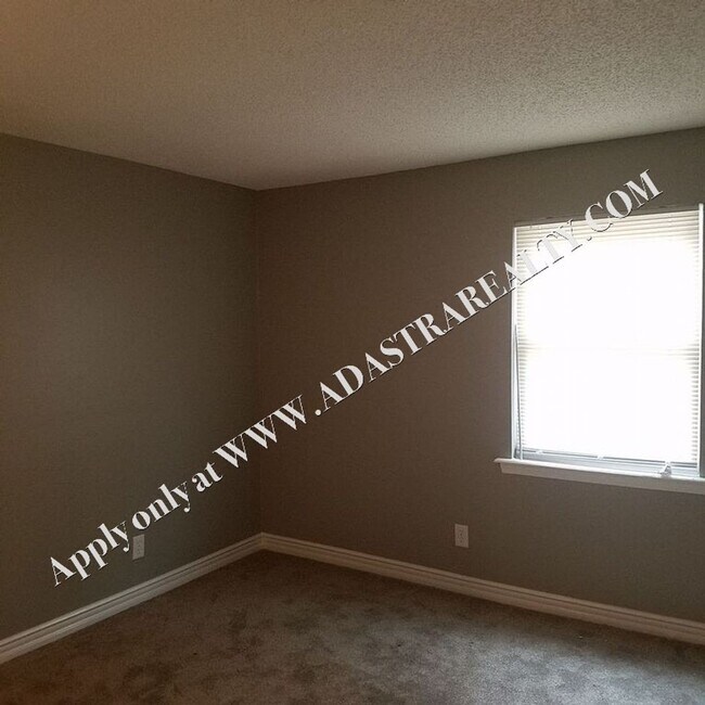 Building Photo - Gorgeous 3 Bedroom Duplex in Olathe-Availa...