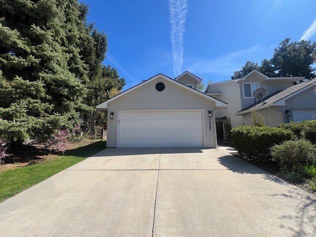 Building Photo - 3 Bed 2.5 Bath in Boise!