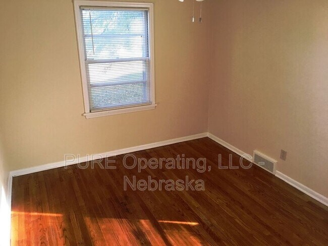 Building Photo - 210 N 32nd Ave