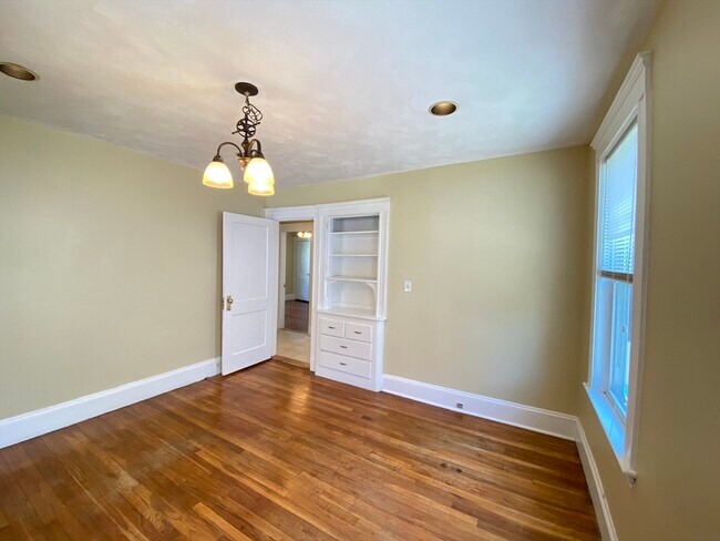 Building Photo - 39 Davis Rd