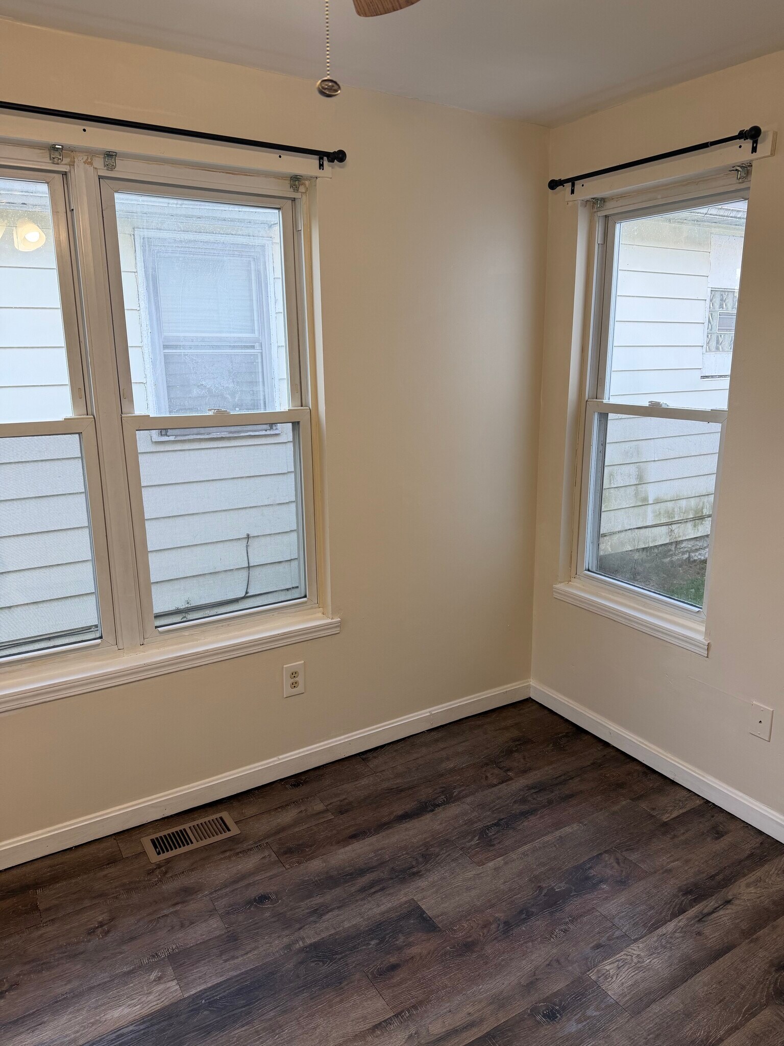 Building Photo - 1509 E Illinois St