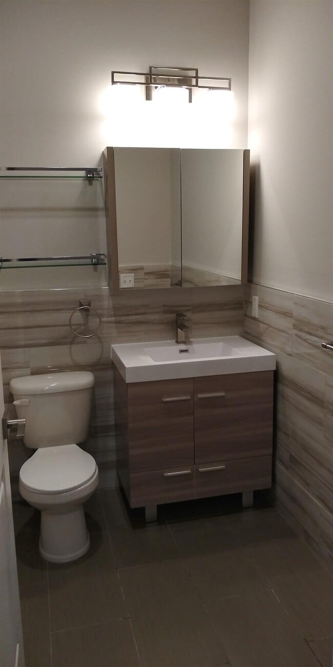 Building Photo - 801 Summit Ave