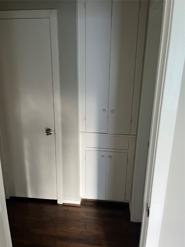 Building Photo - 7202 Carver Ave