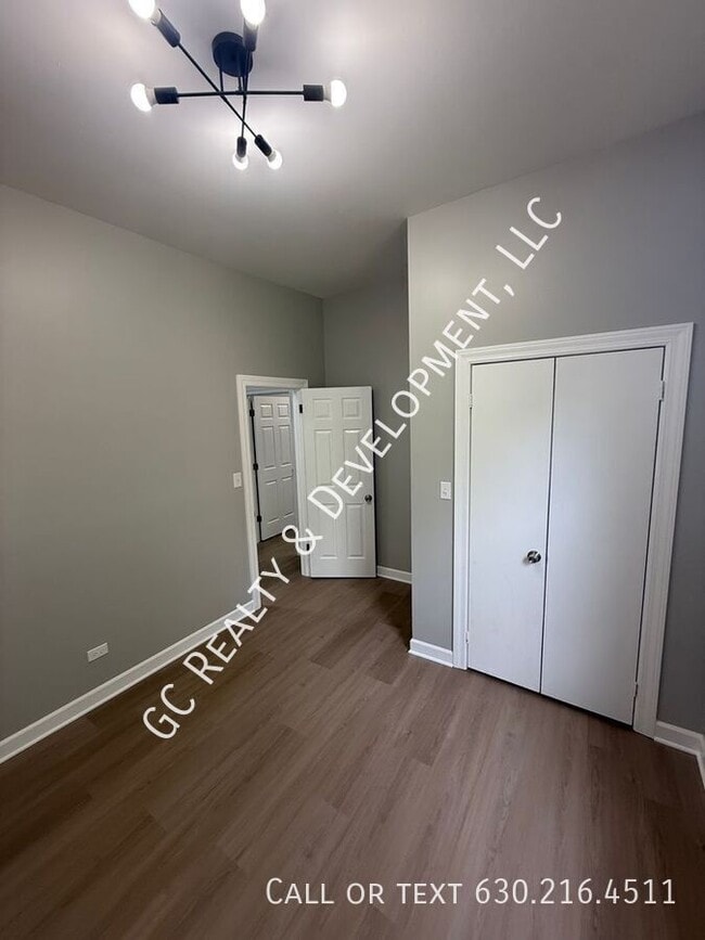 Building Photo - 7230 S Perry Ave