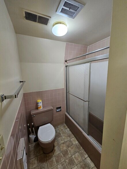 Building Photo - 2740 University Ave