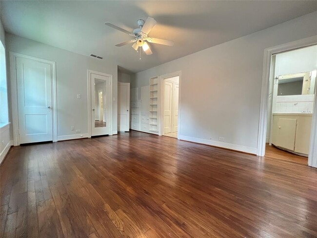 Building Photo - 2420 White Oak Dr
