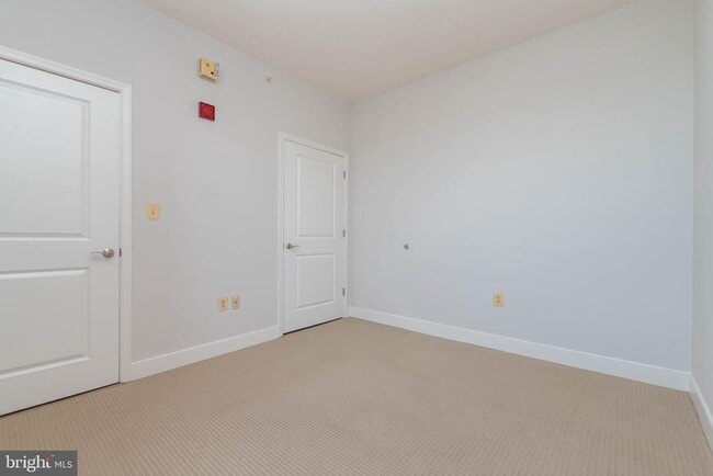 Building Photo - 675 S President St