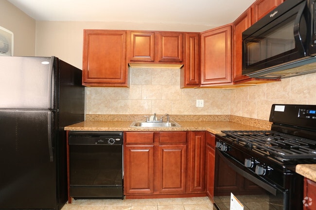 Kitchen - Oak Creek Apartments