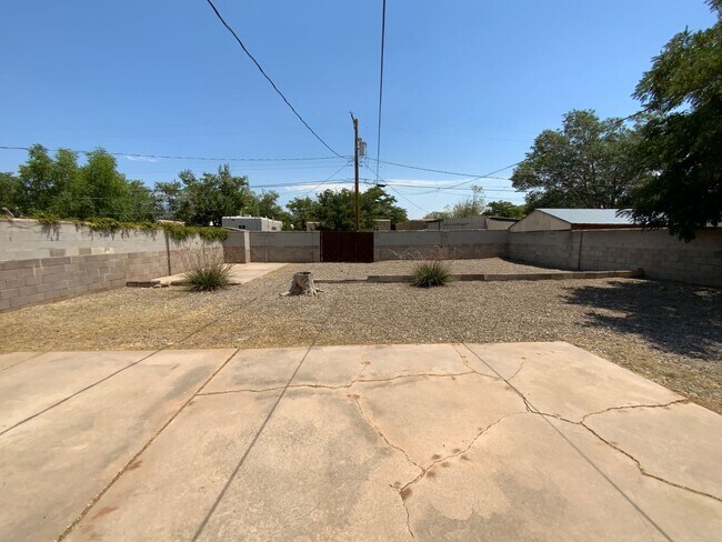 Building Photo - 3 Bedroom Single Story Home Near Gibson Bl...