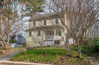 Building Photo - 28 Cross St