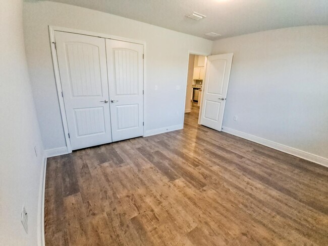 Building Photo - 5783 Dogwood Dr E