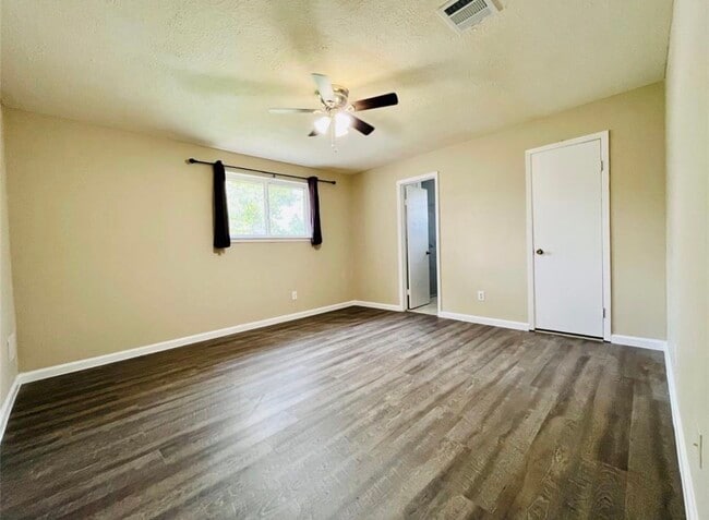 Building Photo - 7303 Shiner Ln