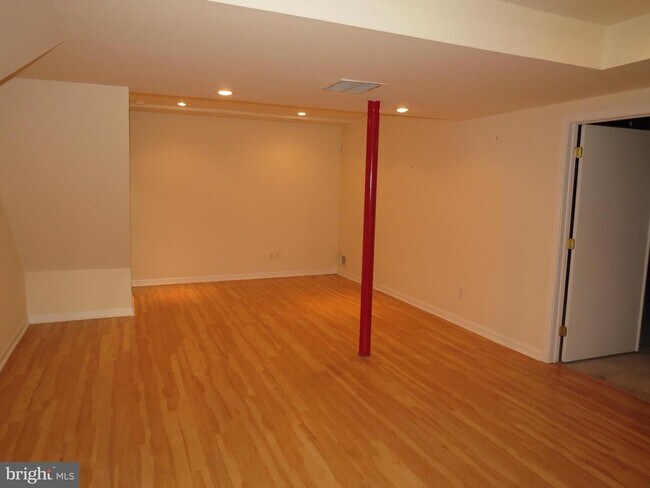 Building Photo - 30 Kings Grant Rd