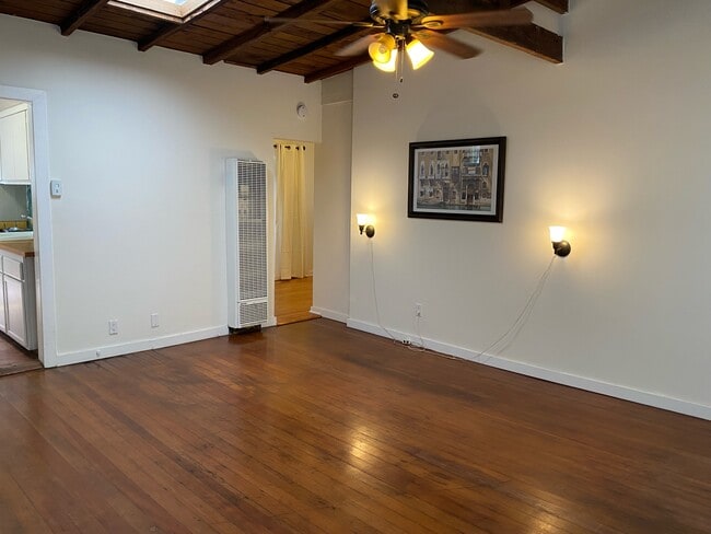 Building Photo - 2707 Strongs Dr