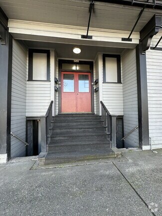 Building Photo - Desirable 3 Bedroom in North Blocks of NW ...