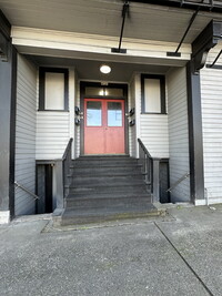 Building Photo - Desirable 3 Bedroom in North Blocks of NW ...