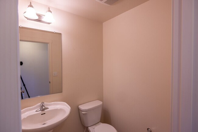 Building Photo - Three bedroom home in Orchards. - Central Air