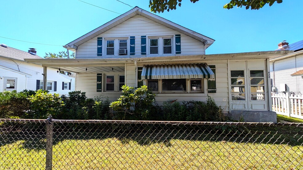 Primary Photo - 424 Hulme St
