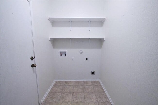 Building Photo - 2204 Old Sterling Rd