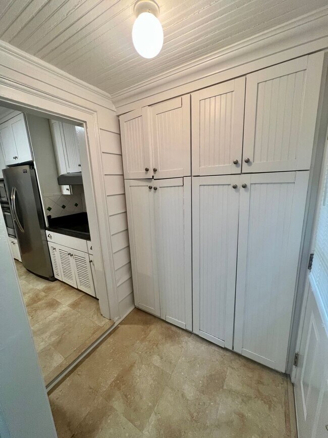 Building Photo - Beautiful Four Bedroom House, Right Off Grove and Patterson!! Lawn Care Included!!