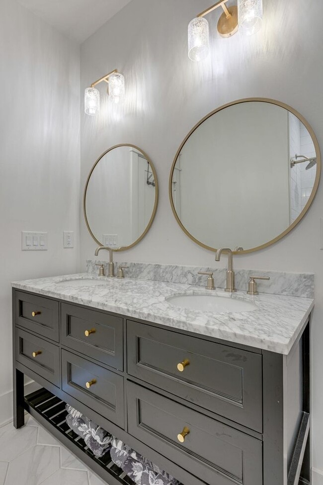 Building Photo - Franklin Home For Lease