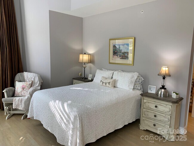 Building Photo - 9033 Rosalyn Glen Rd